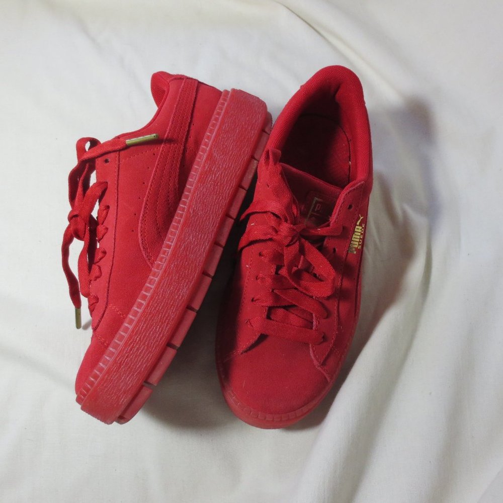 Puma Suede in Red